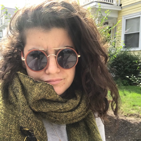 Meet your Posher, Samantha - Picture 2 of 2